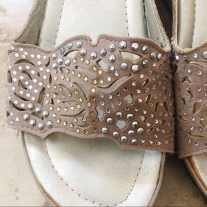 Sparkling Bedazzled Wedge Sandals 👡 Tan